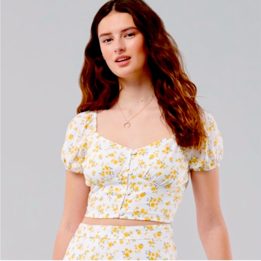 Hollister Puff Short Sleeve Crop Top White Yellow Floral. Size XS.